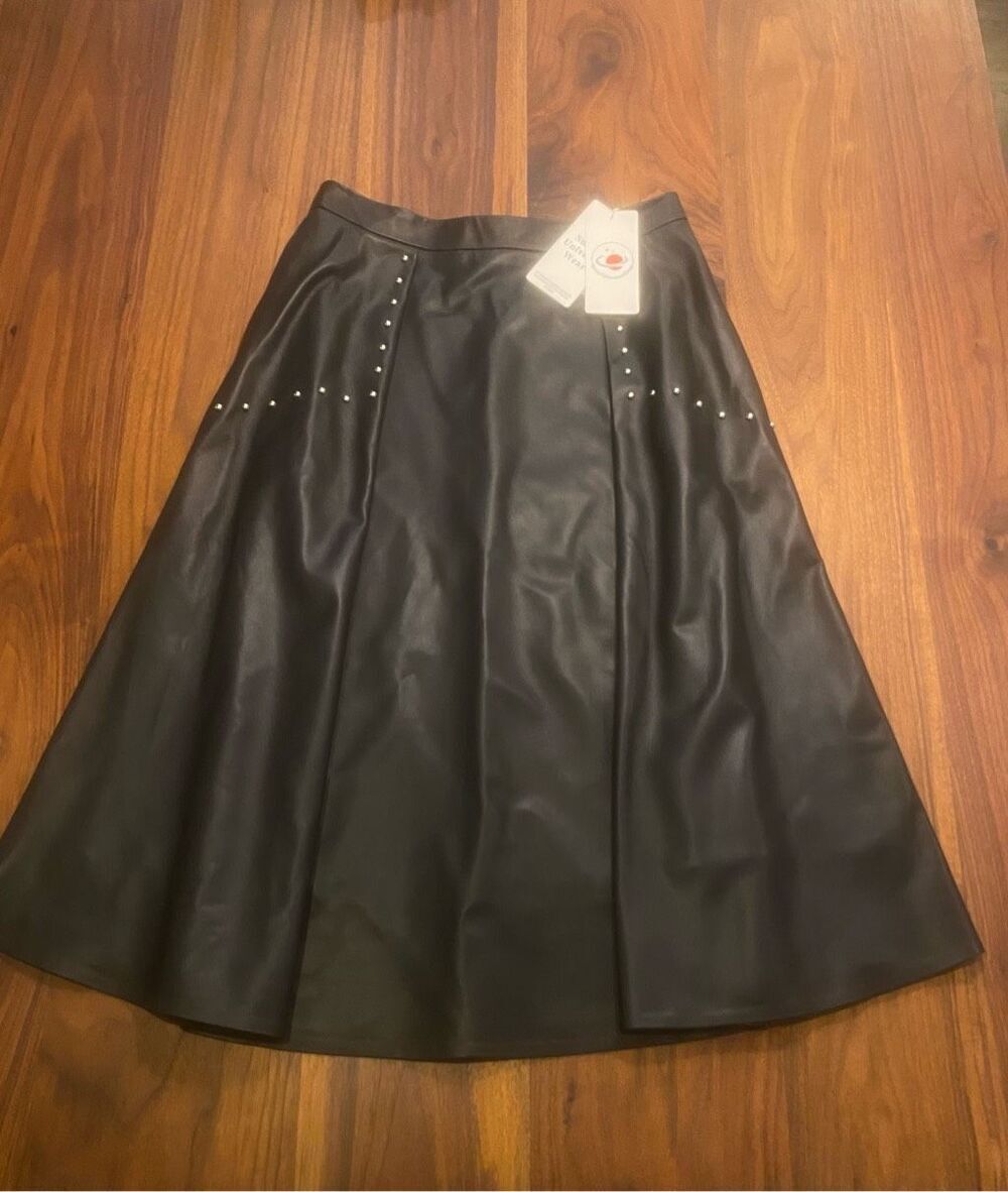 Smart Universe Wear Women’s Black Lamb Leather Studded Flared Skirt Medium NWT